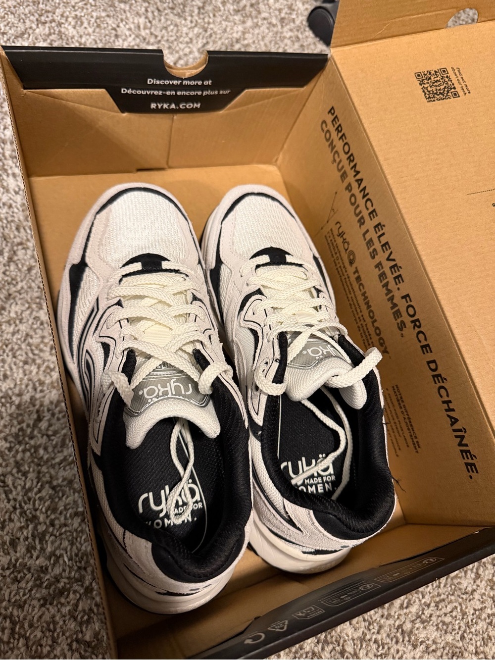 Ryka women’s 7.5 black & white walking shoes